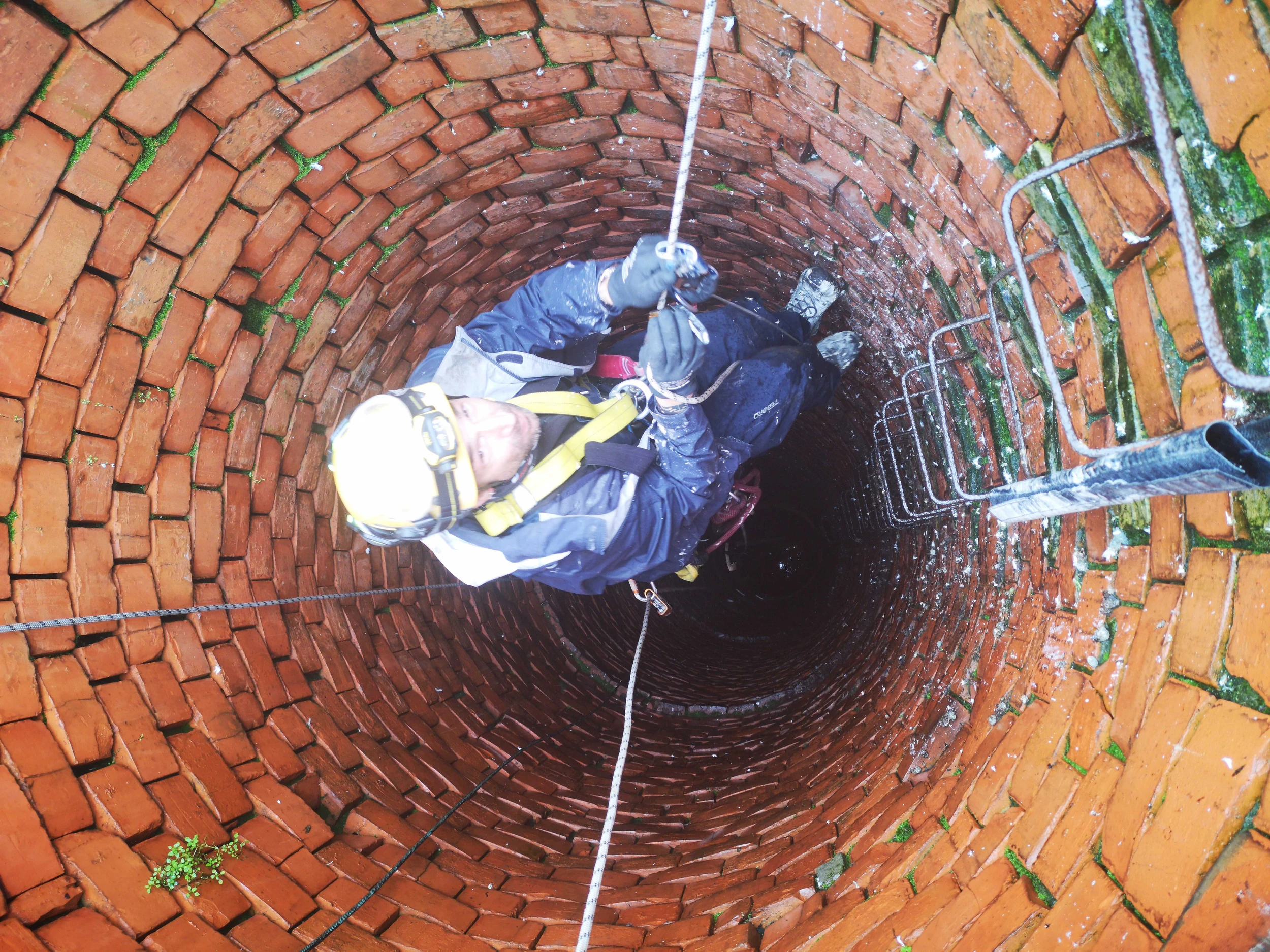 Intervention de cordistes MS Access pour la cheminée retrouve son aplomb chez PICHET à Bègles (bâtiment) – 4